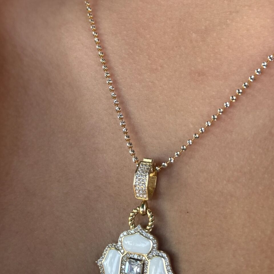 14 AYAR İTALYAN PARLAK ZİNCİRLİ BEYAZ MİNELİ ÇİÇEK MODELİ KOLYE UÇLU ALTIN KOLYE