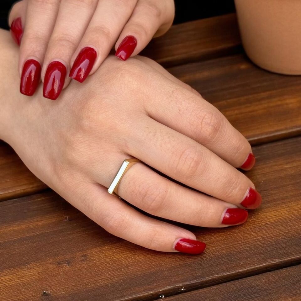 14 Ayar Beyaz Mineli Çizgi Yüzük