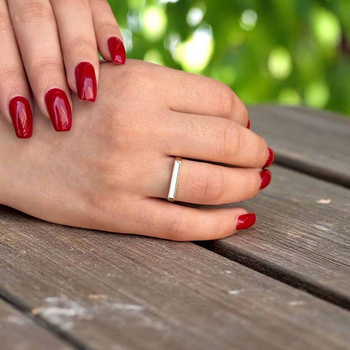 14 Ayar Beyaz Mineli Çizgi Yüzük