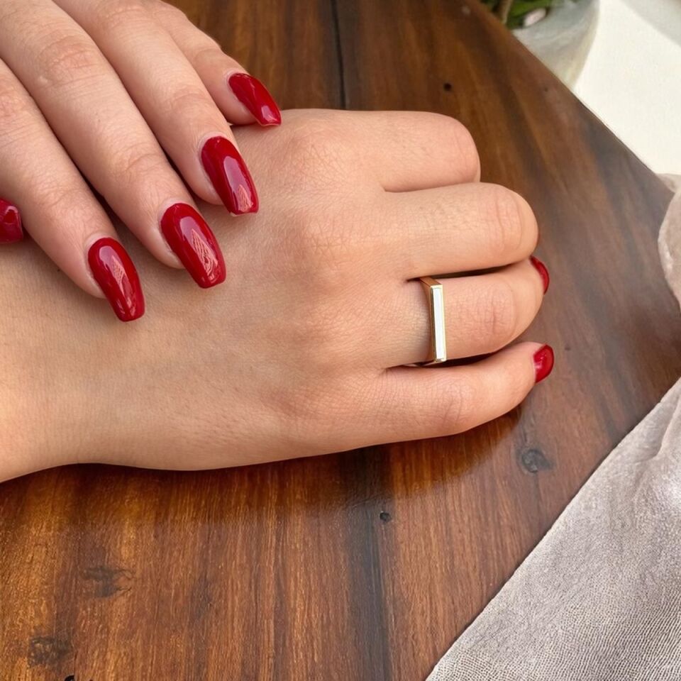 14 Ayar Beyaz Mineli Çizgi Yüzük