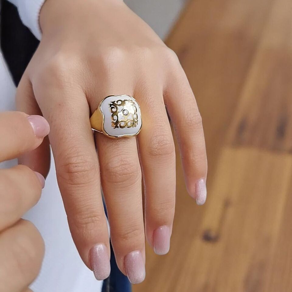 14 Ayar Beyaz Mineli El Işi Tasarım Altın Yüzük