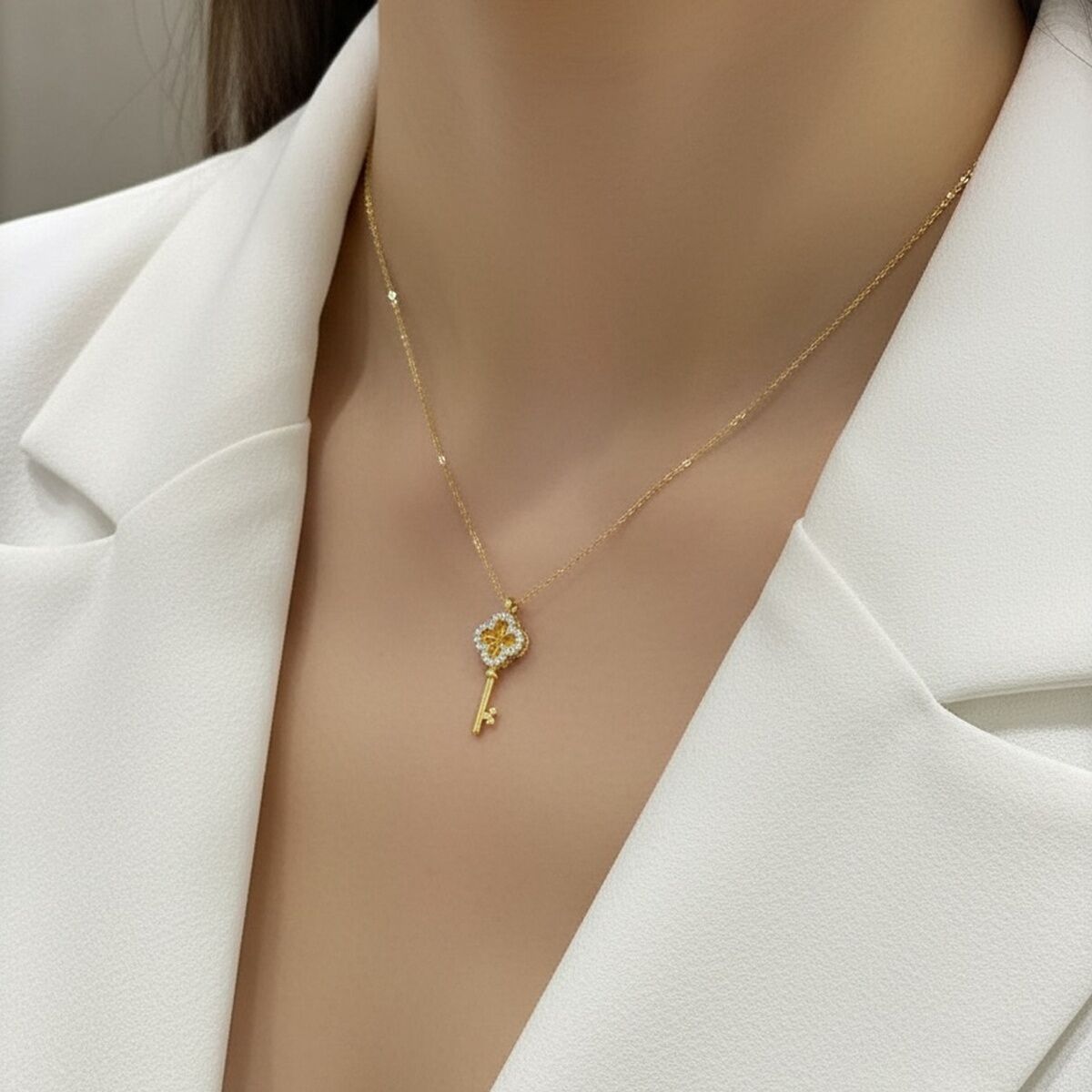 22 AYAR YONCA FİGÜRLÜ ANAHTAR KOLYE