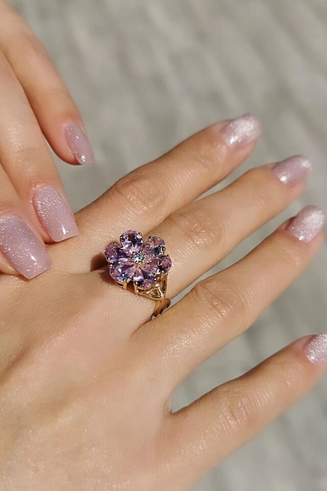14 AYAR 0,05 CT PIRLANTA TAŞLI, DAMLA PİNK KUVARS ÇİÇEK MODELİ ÖZEL TASARIM ALTIN YÜZÜK 14