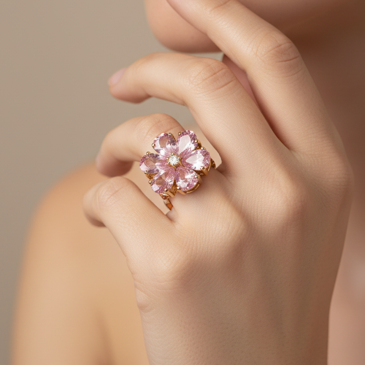 14 AYAR 0,05 CT PIRLANTA TAŞLI, DAMLA PİNK KUVARS ÇİÇEK MODELİ ÖZEL TASARIM ALTIN YÜZÜK