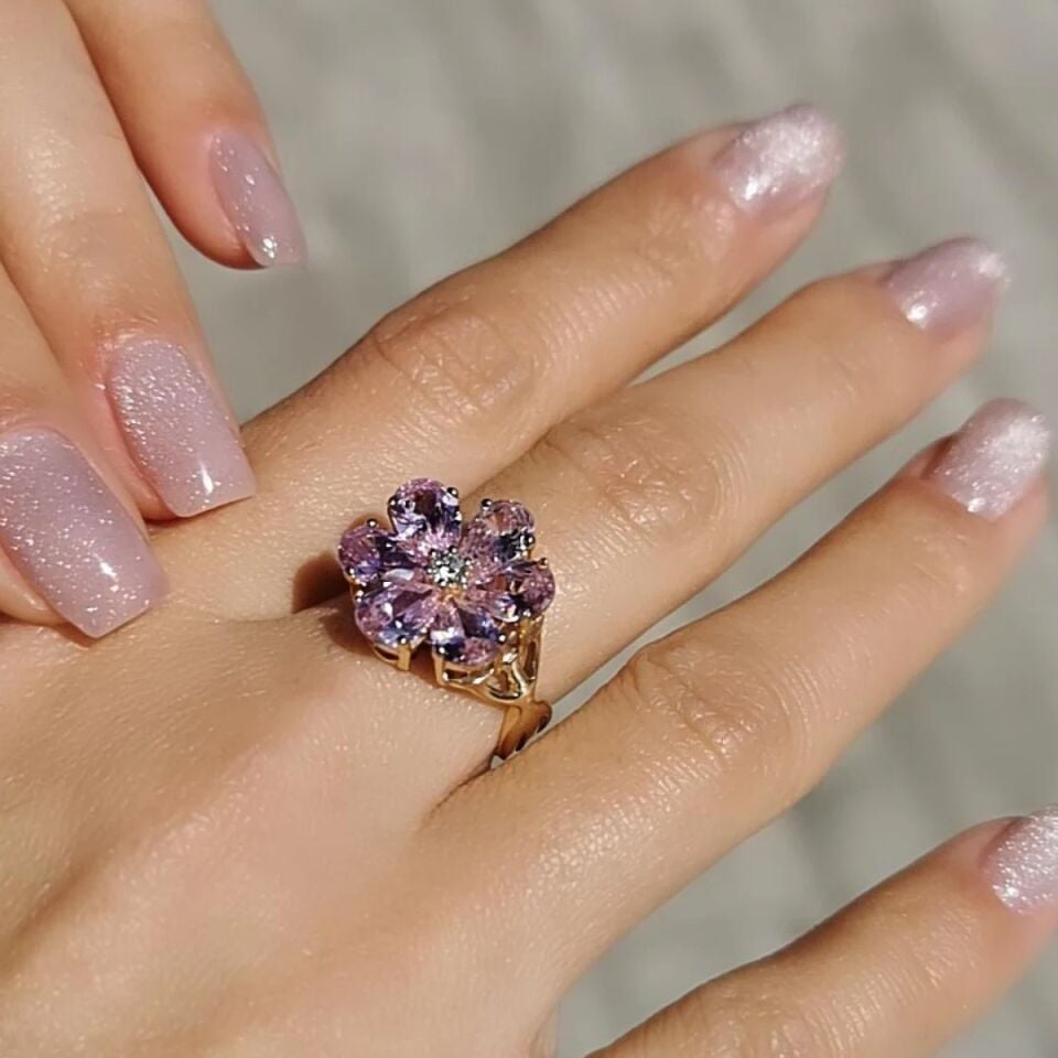 14 AYAR 0,05 CT PIRLANTA TAŞLI, DAMLA PİNK KUVARS ÇİÇEK MODELİ ÖZEL TASARIM ALTIN YÜZÜK