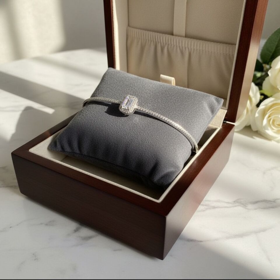 925 AYAR PIRLANTA GÖRÜNÜMLÜ BAGET TAŞLI İTALYAN GÜMÜŞ BİLEZİK