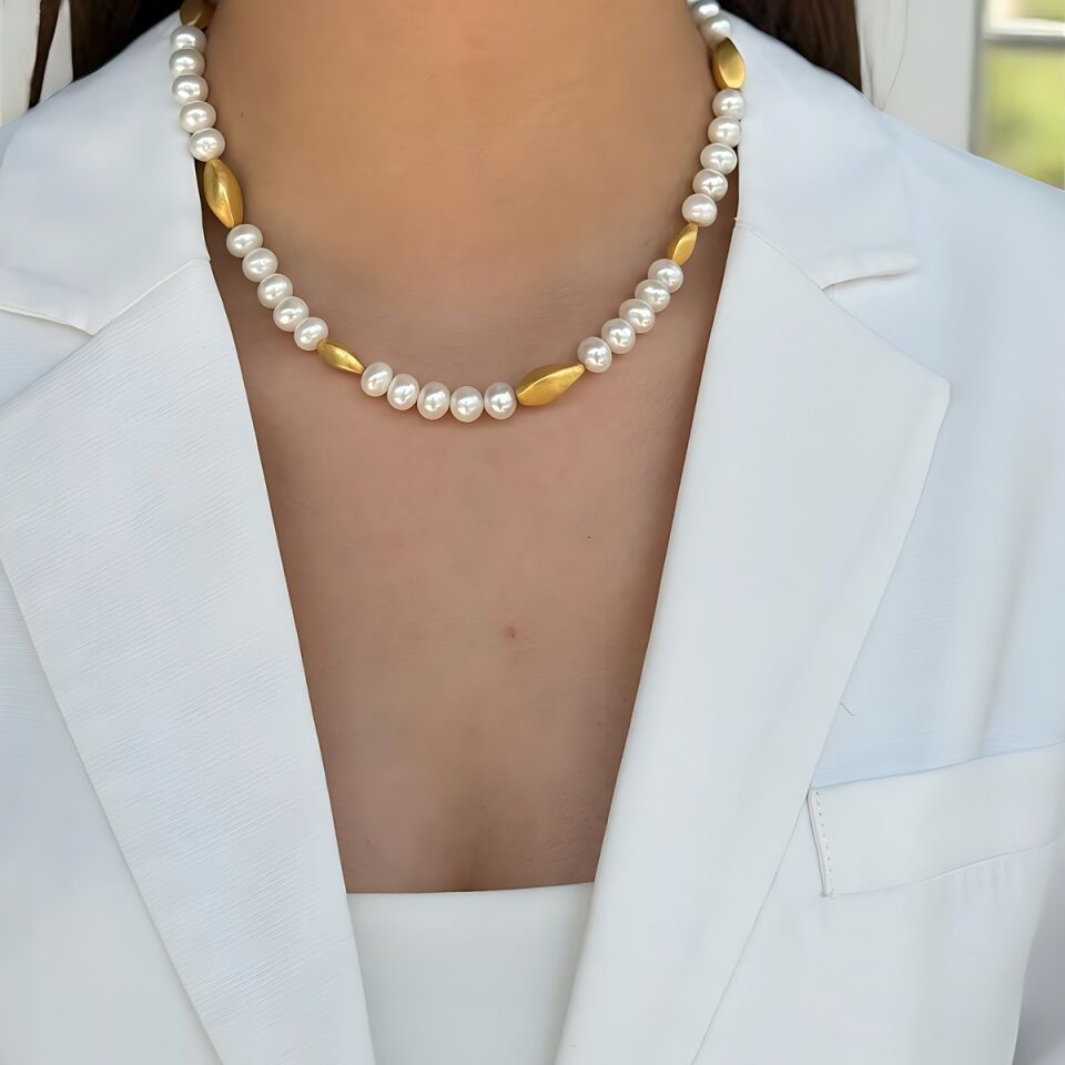 14 Ayar Özel Tasarım Arası Altın Şekillerden Oluşan İnci Kolye