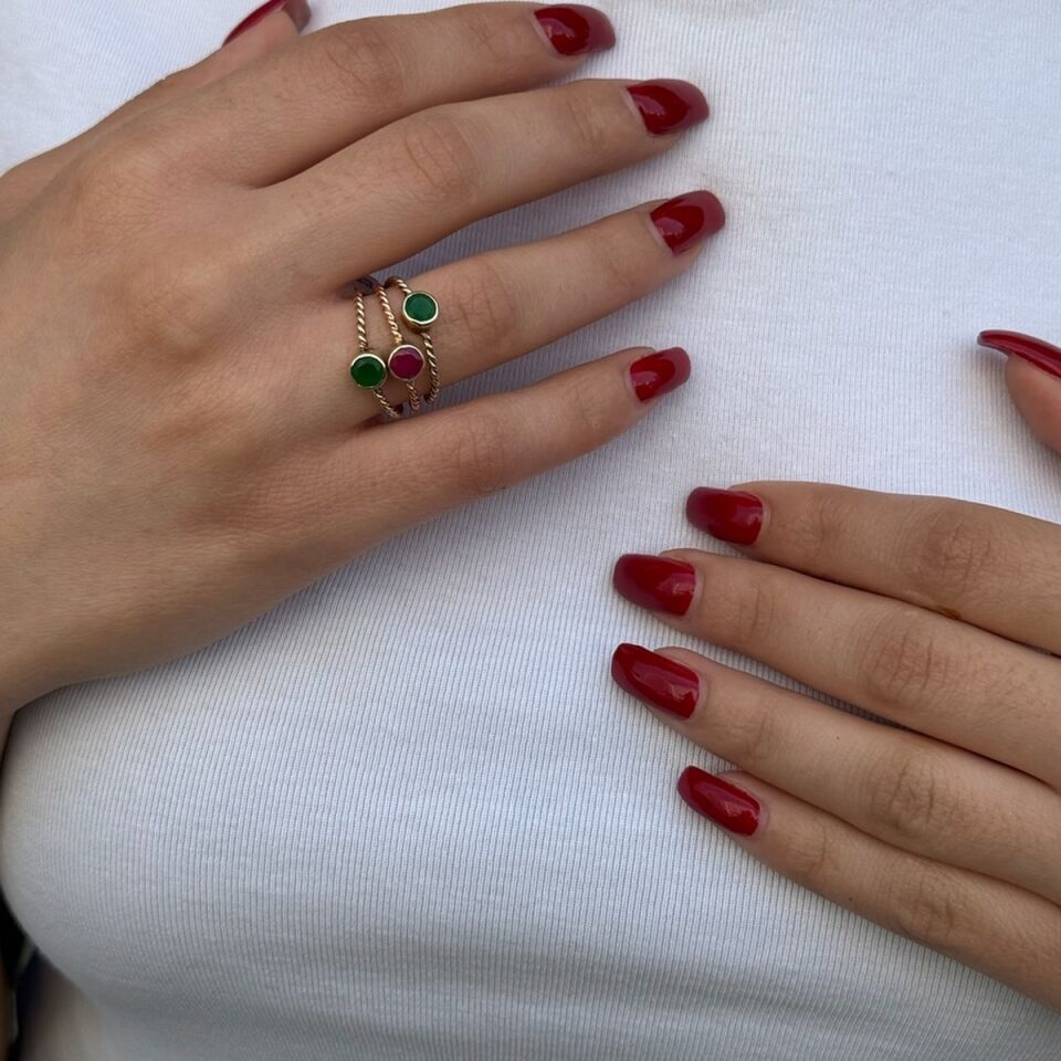 14 Ayar Burgu El Yapımı Kök Zümrüt Ve Kök Yakut Taşlı Altın Yüzük