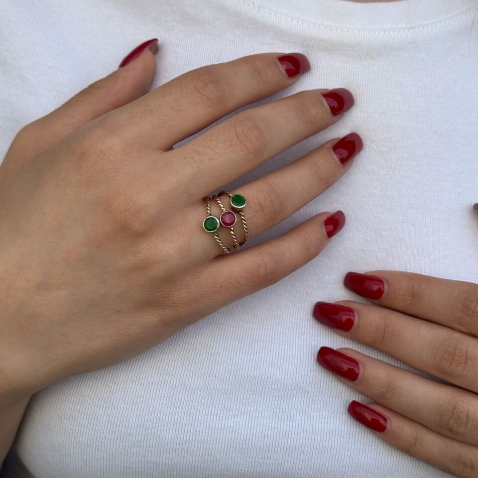 14 Ayar Burgu El Yapımı Kök Zümrüt Ve Kök Yakut Taşlı Altın Yüzük