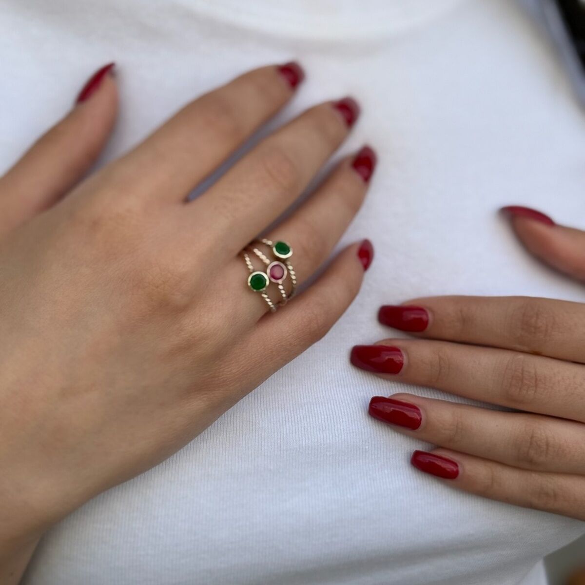 14 Ayar Burgu El Yapımı Kök Zümrüt Ve Kök Yakut Taşlı Altın Yüzük