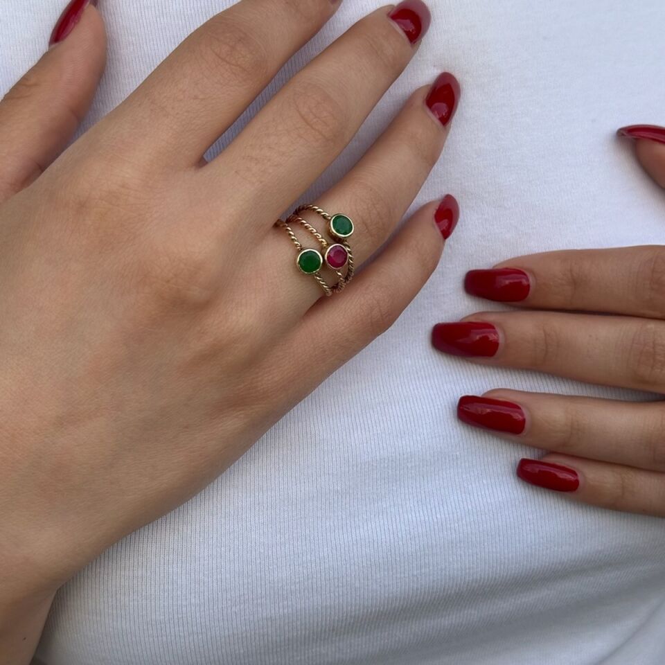 14 Ayar Burgu El Yapımı Kök Zümrüt Ve Kök Yakut Taşlı Altın Yüzük