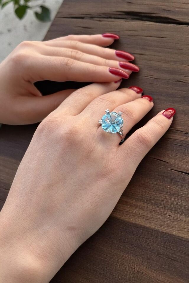 14 Ayar 13,38 Ct Aqua Marin, 0,10 Ct G Pırlanta Taşlı Pırlanta Yüzük