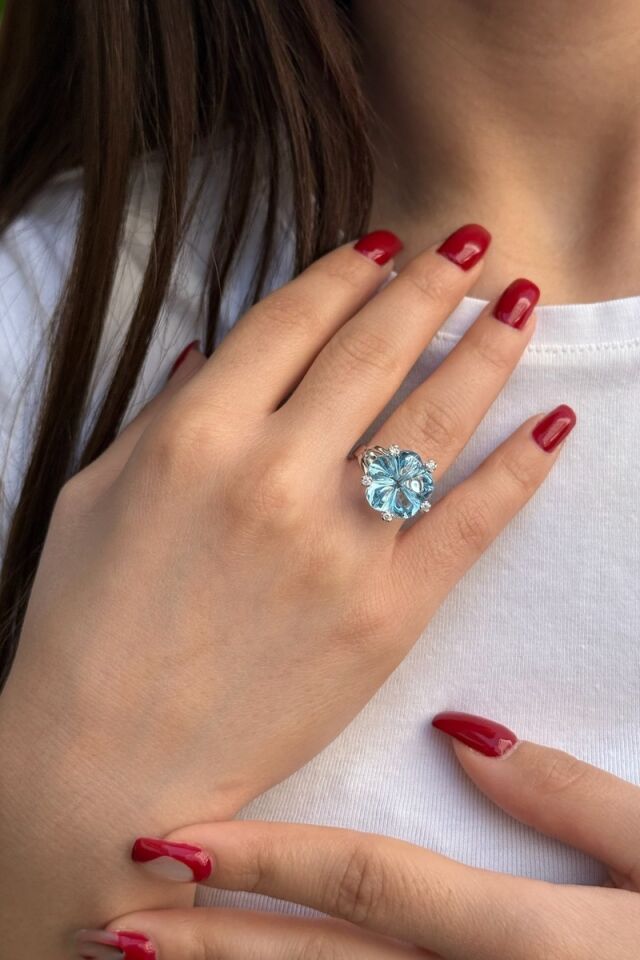 14 Ayar 13,38 Ct Aqua Marin, 0,10 Ct G Pırlanta Taşlı Pırlanta Yüzük