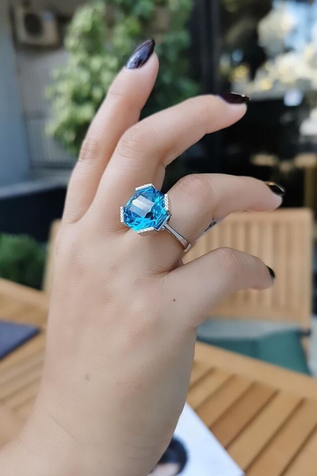 14 Ayar 15,48 Ct Blue Topaz H Rengi Pırlanta Taşlı Beyaz Altın Pırlanta Yüzük 19