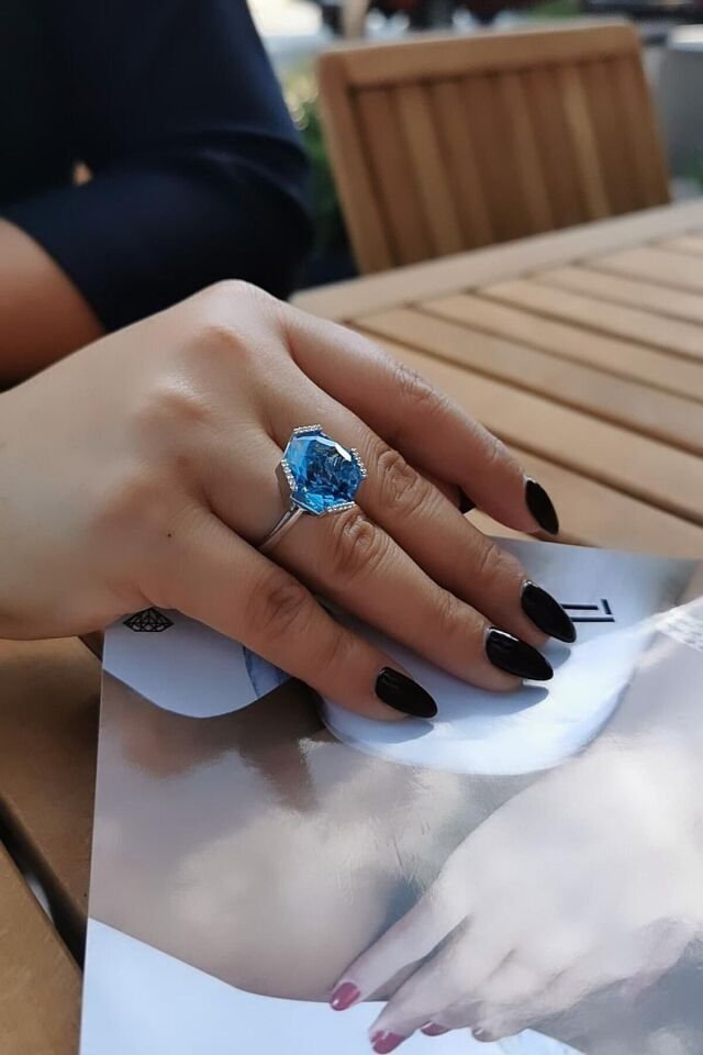14 Ayar 15,48 Ct Blue Topaz H Rengi Pırlanta Taşlı Beyaz Altın Pırlanta Yüzük 14