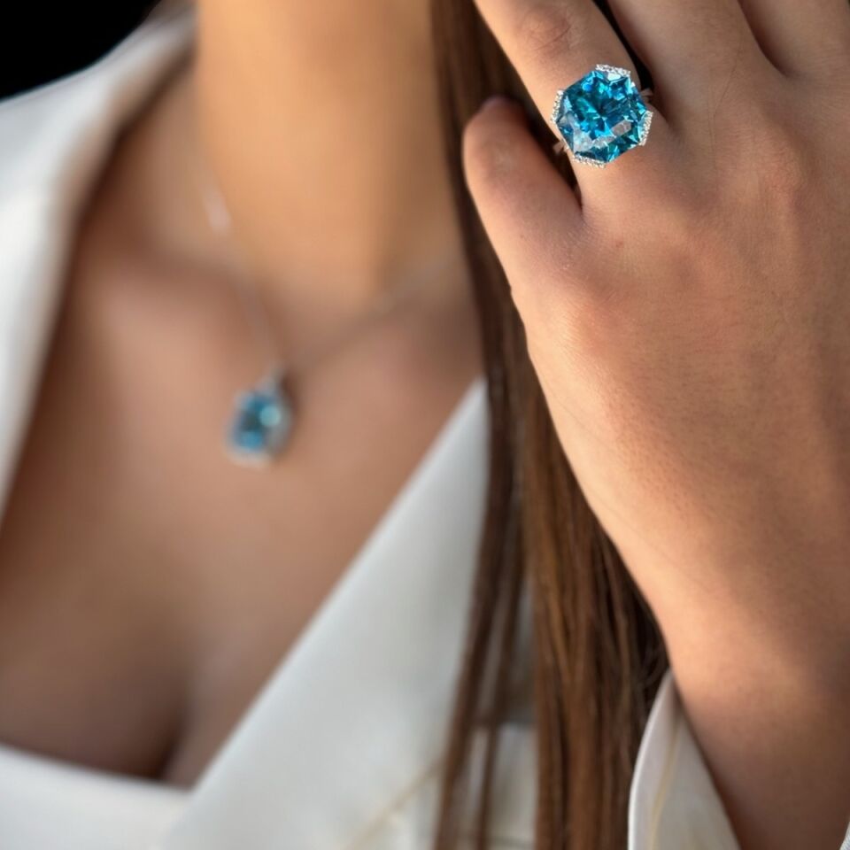 14 Ayar 15,48 Ct Blue Topaz H Rengi Pırlanta Taşlı Beyaz Altın Pırlanta Yüzük