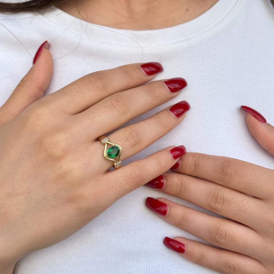 14 AYAR KRİSTAL YEŞİL TAŞLI ÖZEL TASARIM YÜZÜK