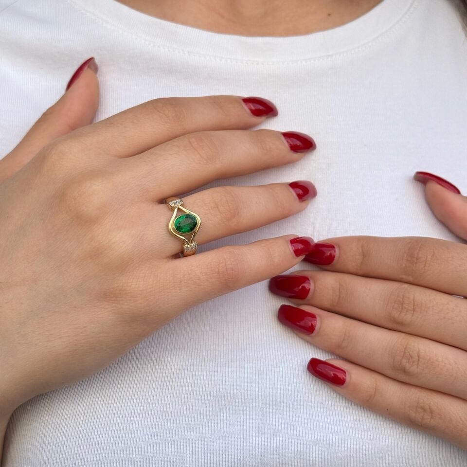 14 AYAR KRİSTAL YEŞİL TAŞLI ÖZEL TASARIM YÜZÜK