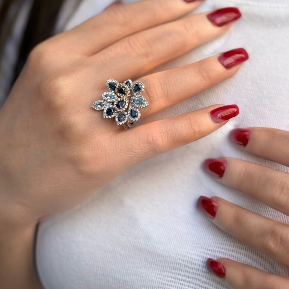 18 Ayar 1,24 Ct G Pırlanta Taşlı ,1,27 Ct Blue Topaz ve Safir Taşlı Pırlanta Yüzük