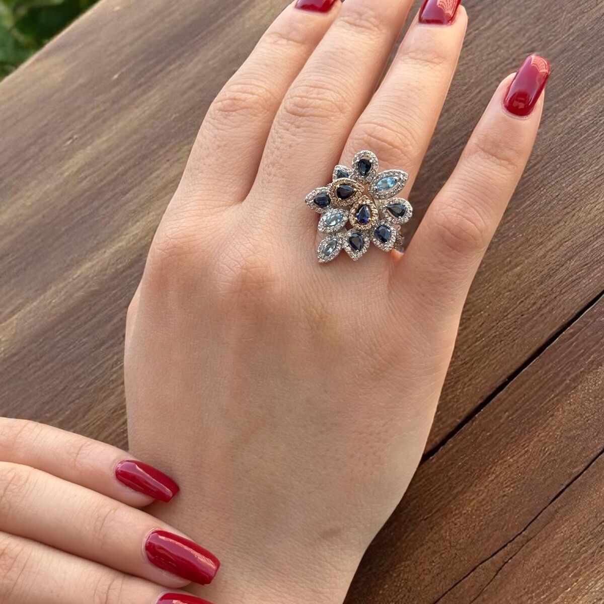 18 Ayar 1,24 Ct G Pırlanta Taşlı ,1,27 Ct Blue Topaz ve Safir Taşlı Pırlanta Yüzük
