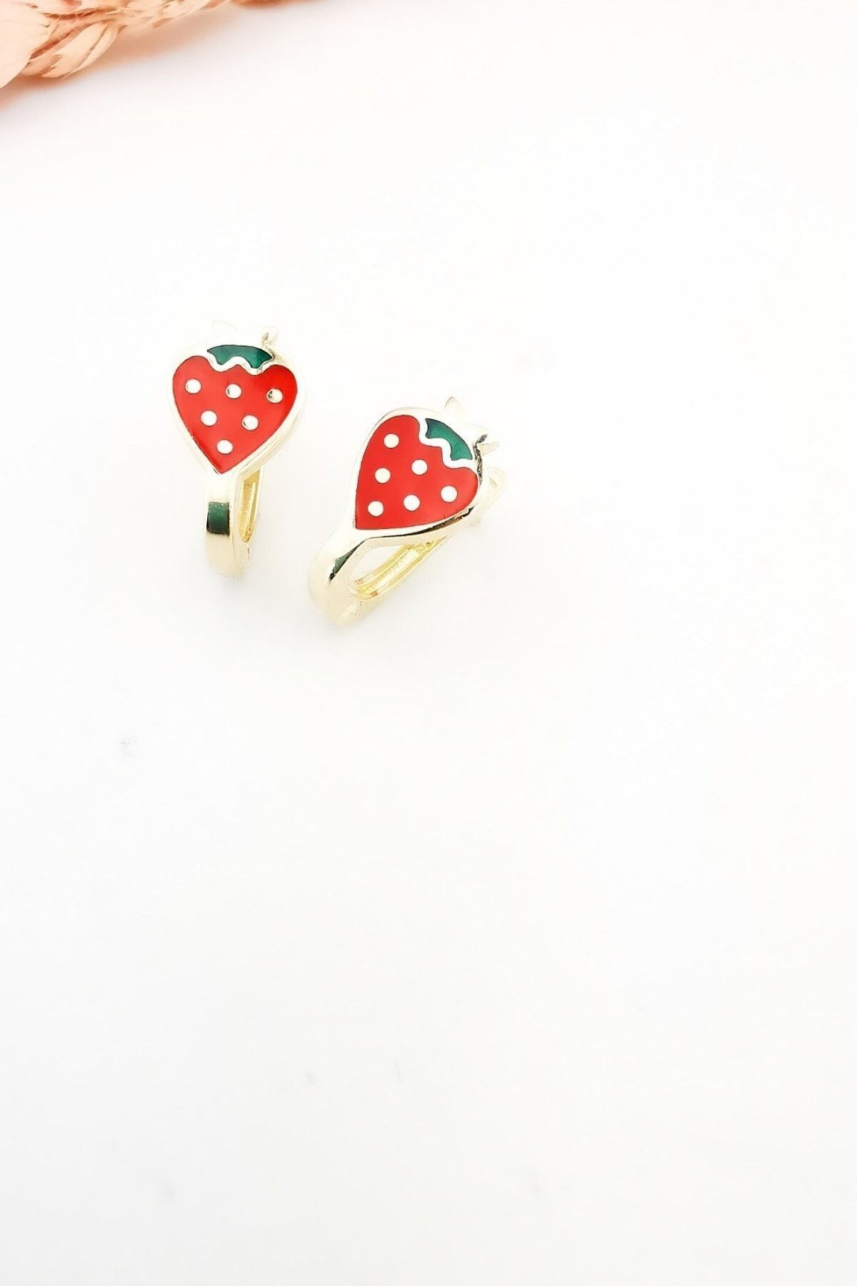 14 Ayar Çilek Çocuk Küpe