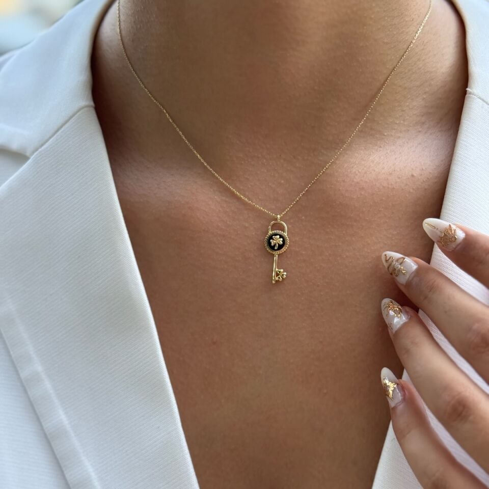 14 AYAR SİYAH MİNELİ YONCALI ALTIN DİLEK ANAHTARI