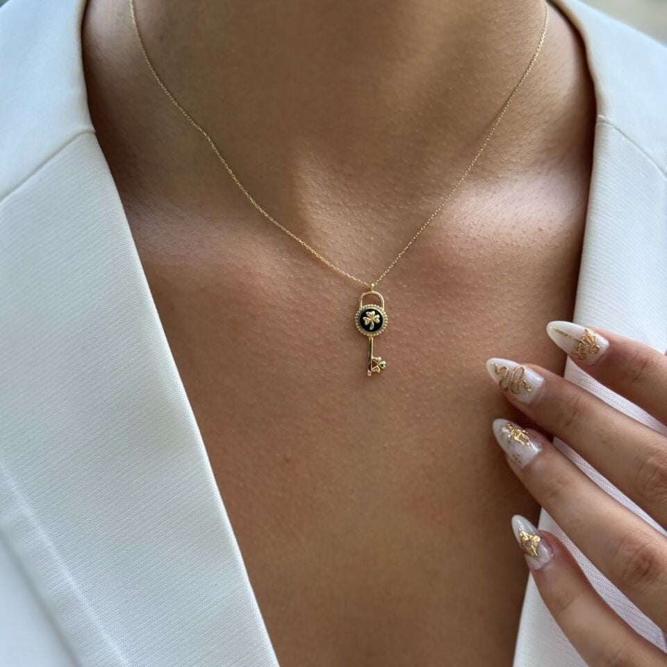 14 AYAR SİYAH MİNELİ YONCALI ALTIN DİLEK ANAHTARI