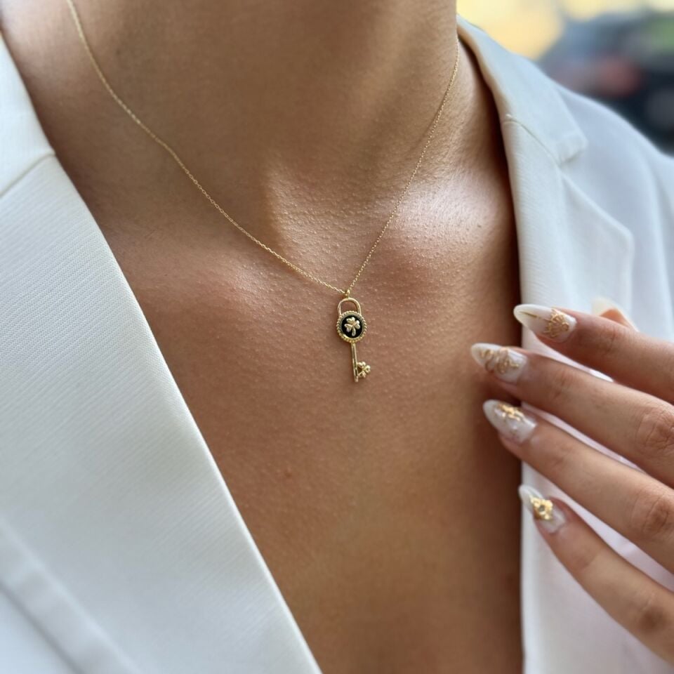 14 AYAR SİYAH MİNELİ YONCALI ALTIN DİLEK ANAHTARI