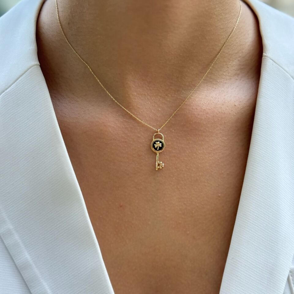 14 AYAR SİYAH MİNELİ YONCALI ALTIN DİLEK ANAHTARI