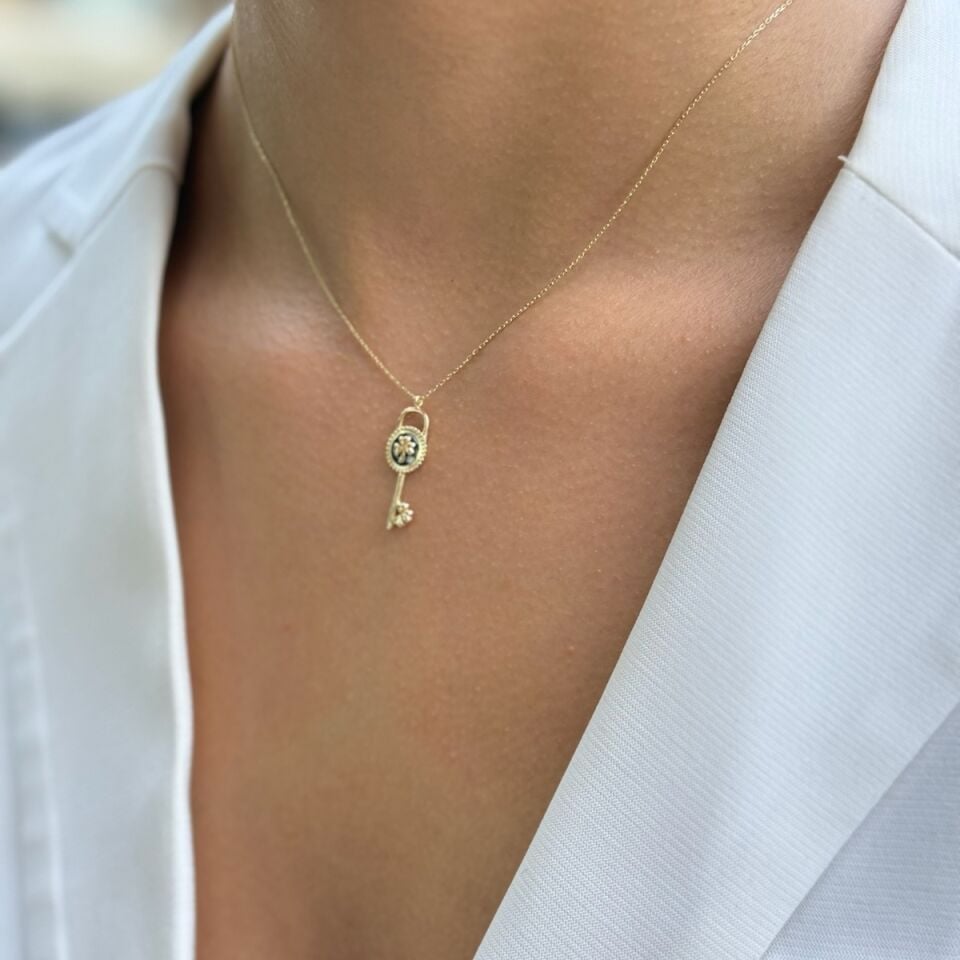 14 AYAR SİYAH MİNELİ YONCALI ALTIN DİLEK ANAHTARI