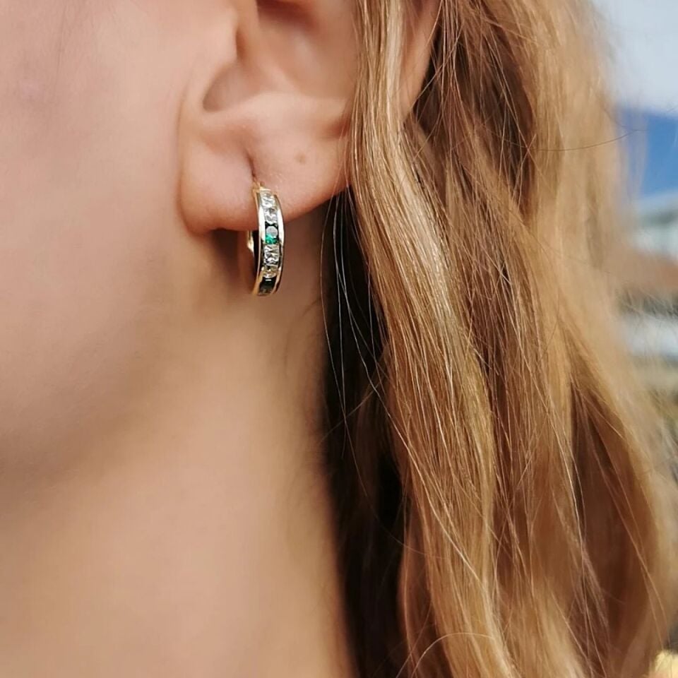 14 AYAR YEŞİL VE BEYAZ TAŞLI HALKA KÜPE