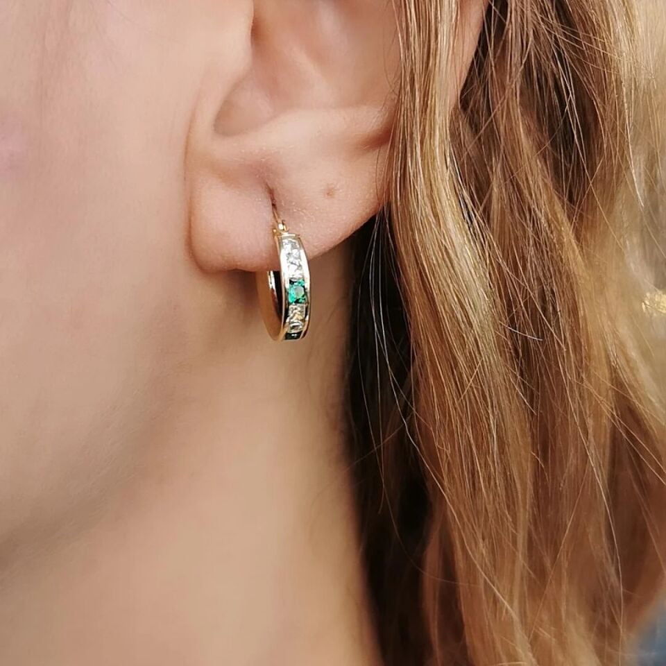 14 AYAR YEŞİL VE BEYAZ TAŞLI HALKA KÜPE