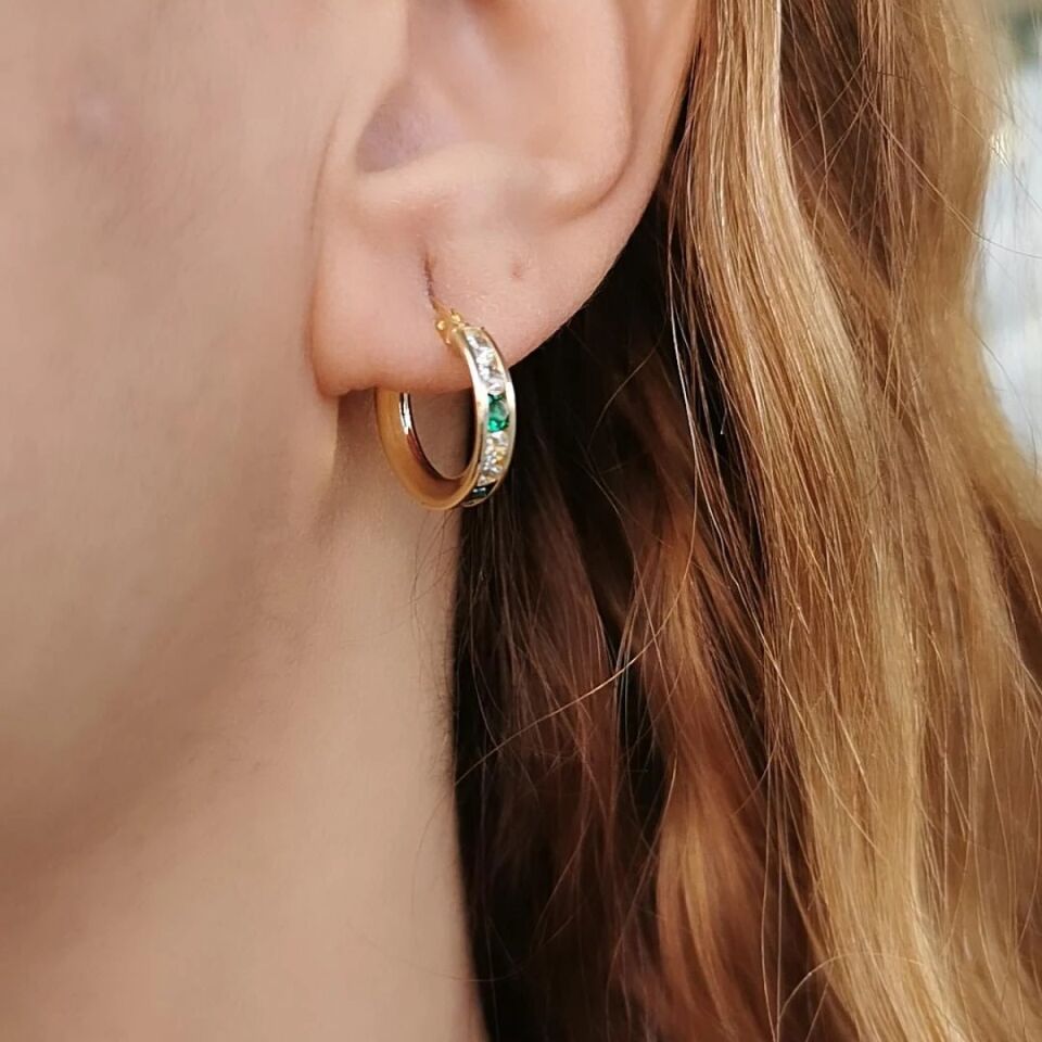 14 AYAR YEŞİL VE BEYAZ TAŞLI HALKA KÜPE