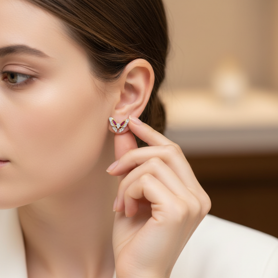 18 AYAR İTALYAN MODEL 0,71 CT PIRLANTA TAŞLI 1,24 CT YAKUT TAŞLI KELEBEK KÜPE