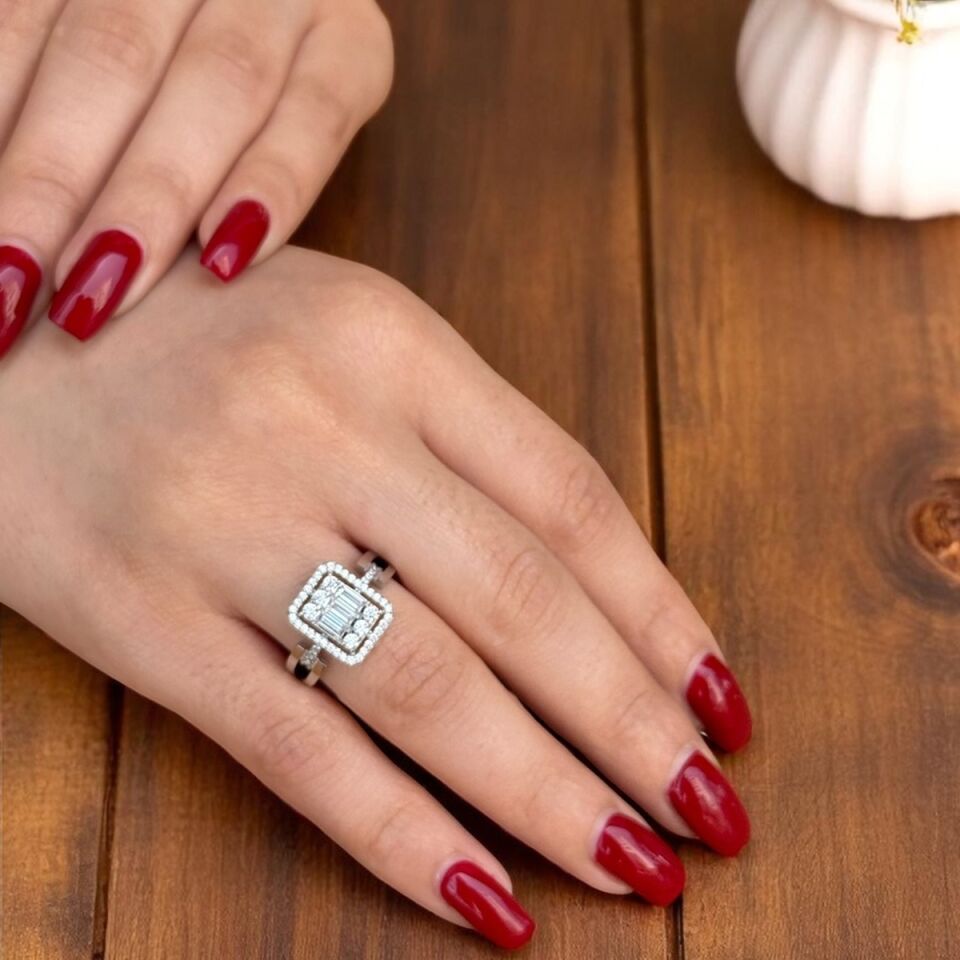 14 AYAR PIRLANTA GÖRÜNÜMLÜ BEYAZ ALTIN BAGET YÜZÜK