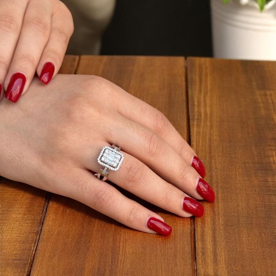 14 AYAR PIRLANTA GÖRÜNÜMLÜ BEYAZ ALTIN BAGET YÜZÜK