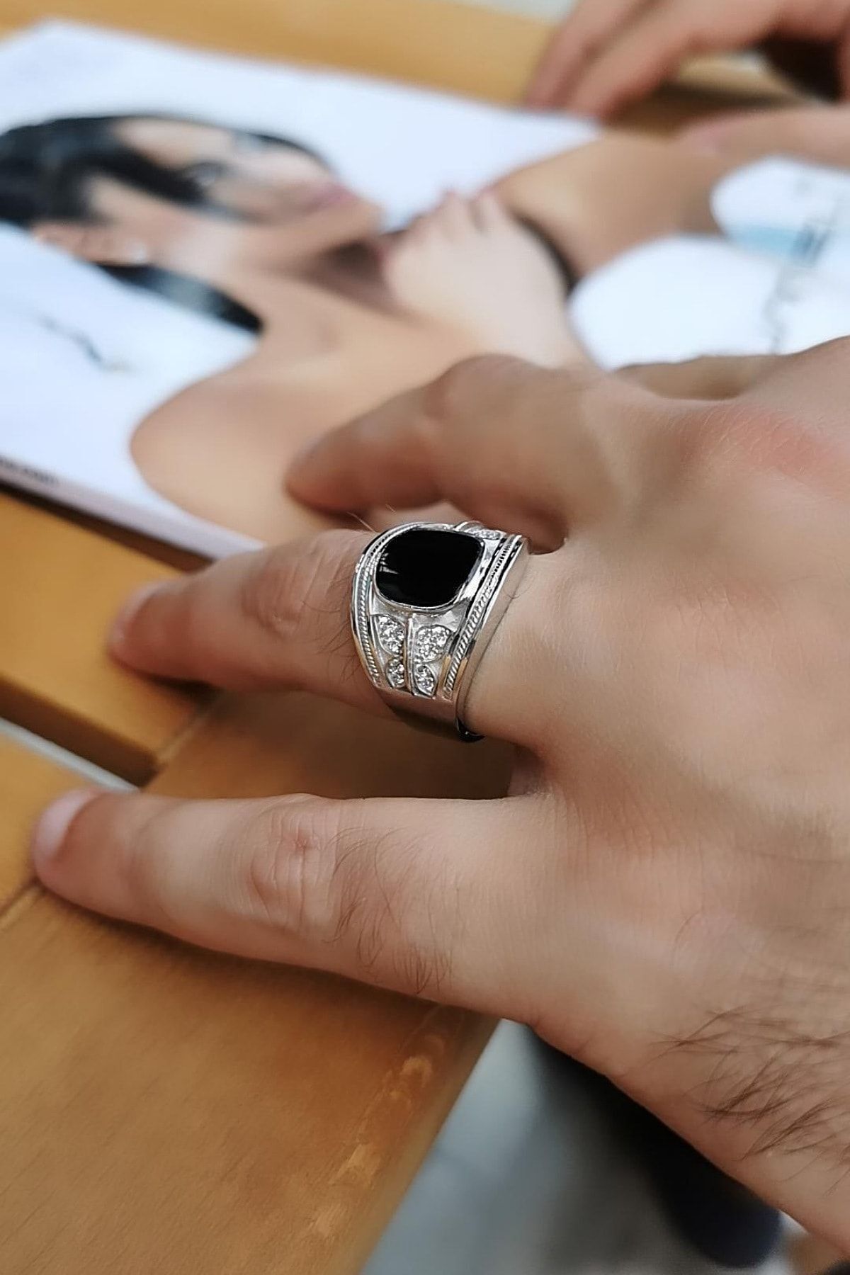 14 Ayar Özel Tasarım Italyan Siyah Oniks Taşlı Kenarları Kelebek Figürlü Beyaz Altın Yüzük 24