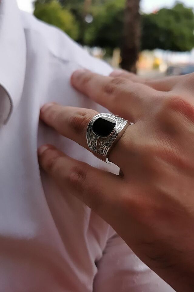 14 Ayar Özel Tasarım Italyan Siyah Oniks Taşlı Kenarları Kelebek Figürlü Beyaz Altın Yüzük 24