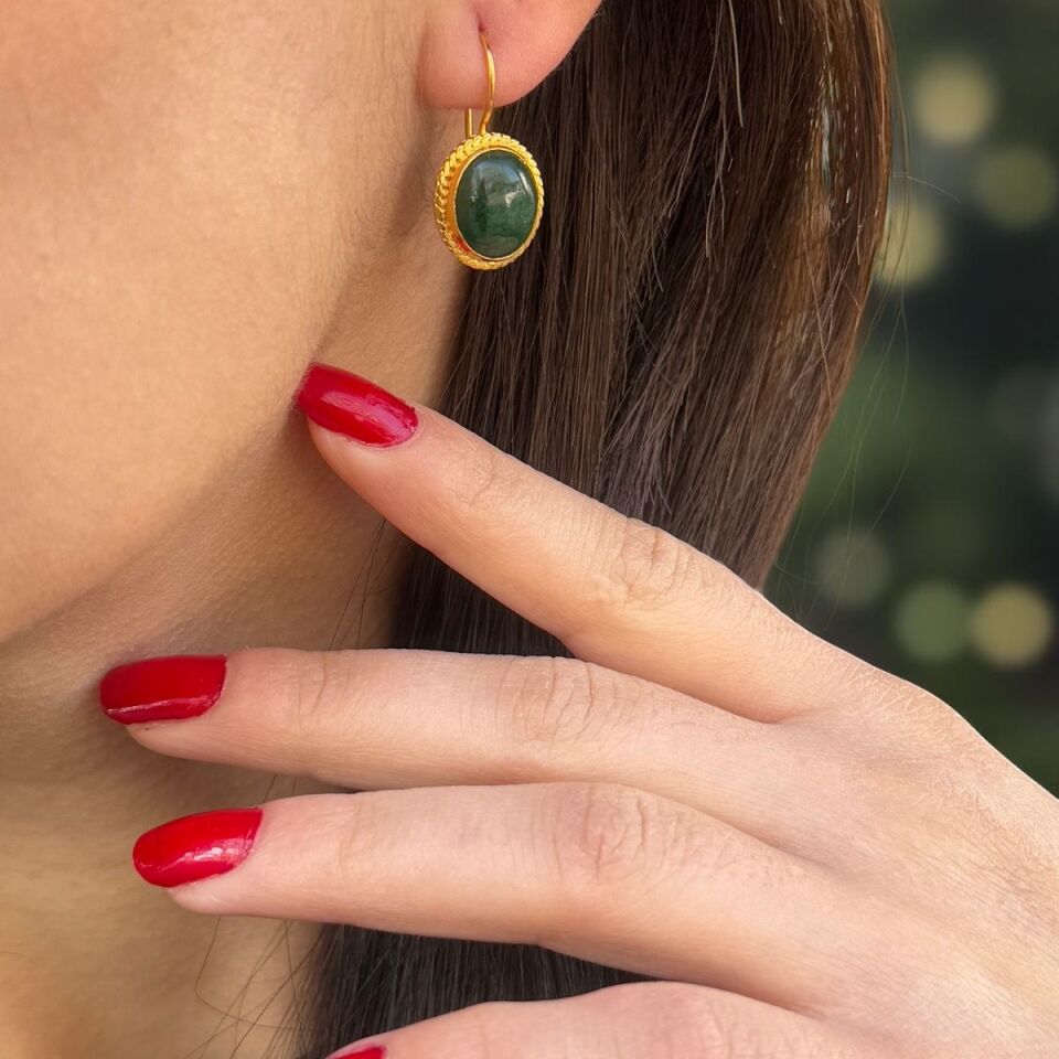22 AYAR OVAL KÖK ZÜMRÜT TAŞLI EL İŞİ ALTIN KÜPE