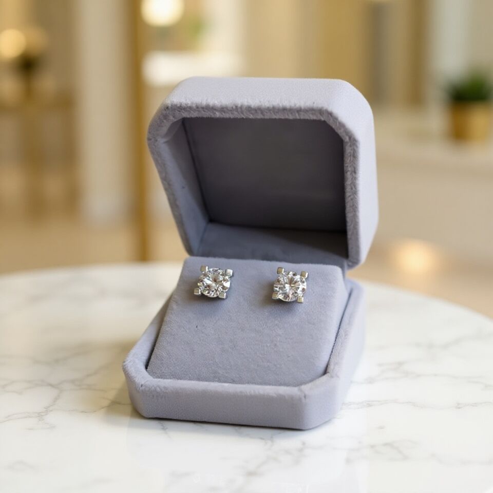 14 AYAR ORJİNAL BEYAZ ALTIN TEKTAŞ ALTIN KÜPE