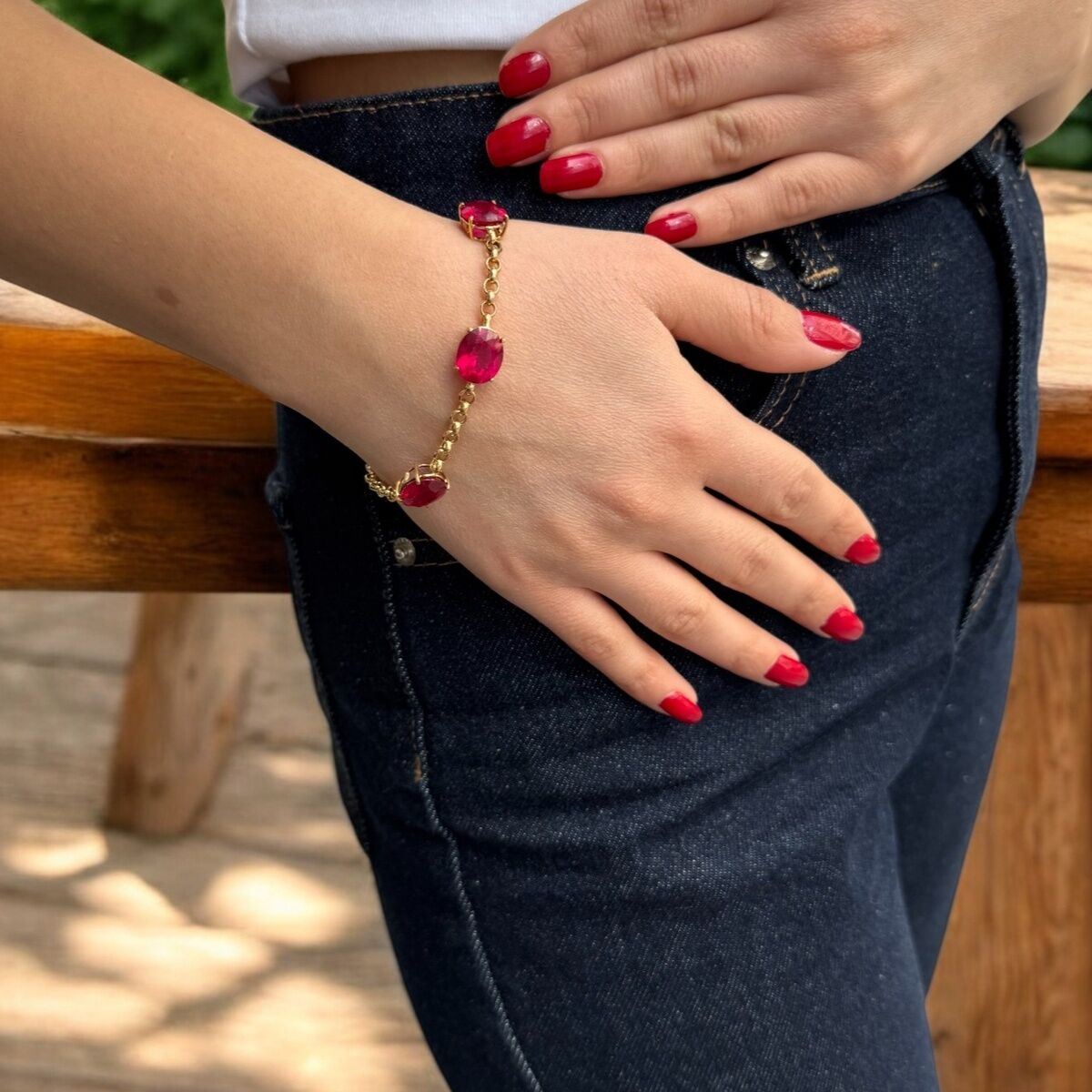 14 AYAR KRİSTAL YAKUT RENGİ ÜÇ TAŞLI ALTIN BİLEKLİK