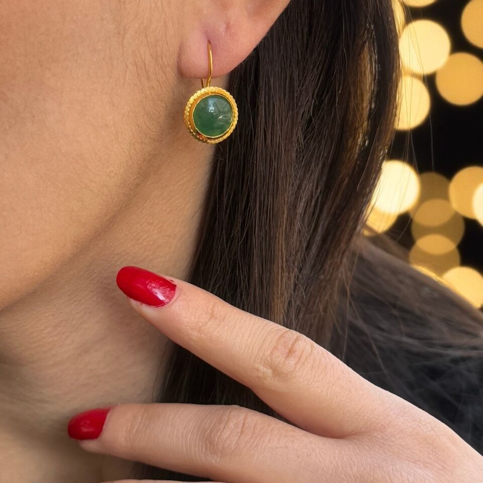 22 AYAR YUVARLAK KÖK ZÜMRÜT TAŞLI EL İŞİ ALTIN KÜPE