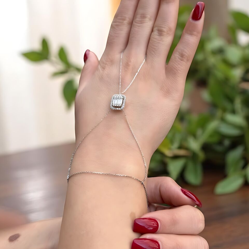 14 Ayar Baget Taşlı Beyaz Altın Şahmeran