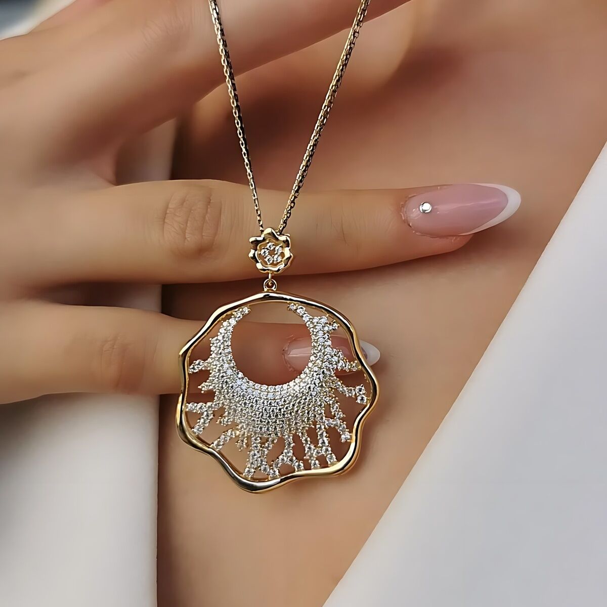 14 Ayar Tasarım Madalyon Kolye