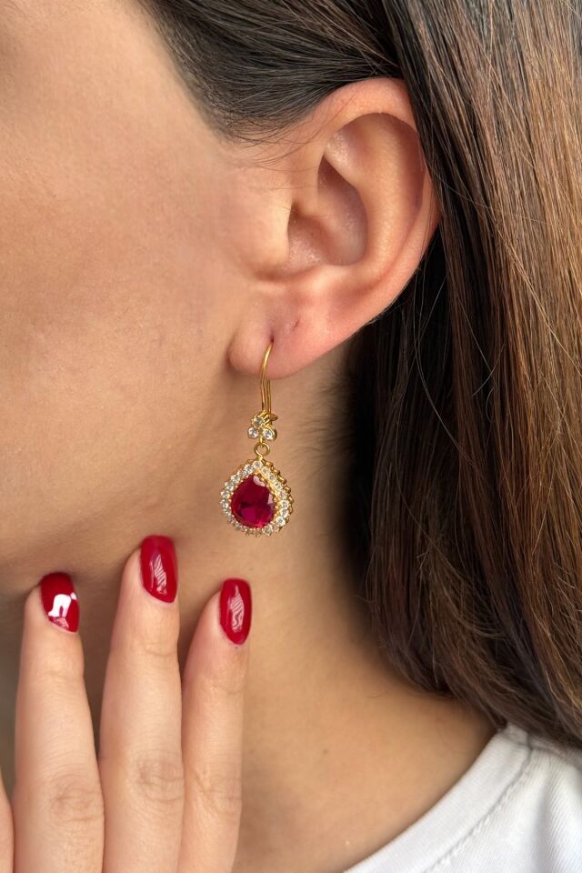 22 AYAR KIRMIZI DAMLA TAŞLI ÖZEL TASARIM SALLANTILI KÜPE