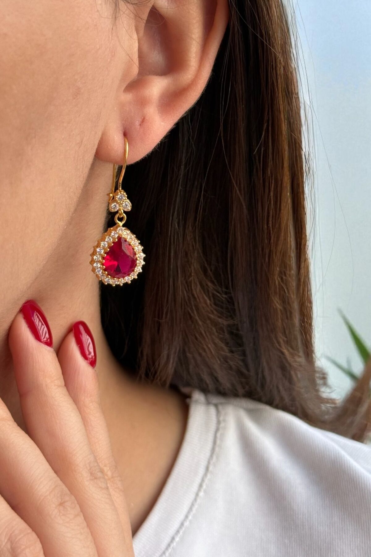 22 AYAR KIRMIZI DAMLA TAŞLI ÖZEL TASARIM SALLANTILI KÜPE