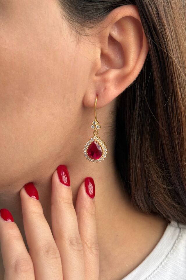 22 AYAR KIRMIZI DAMLA TAŞLI ÖZEL TASARIM SALLANTILI KÜPE