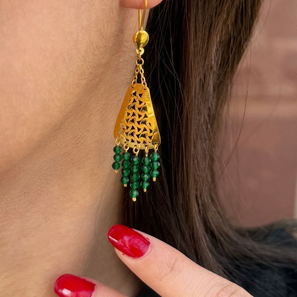 22 AYAR YEŞİL TAŞLI ÖZEL TASARIM SALLANTILI AKITMA KÜPE