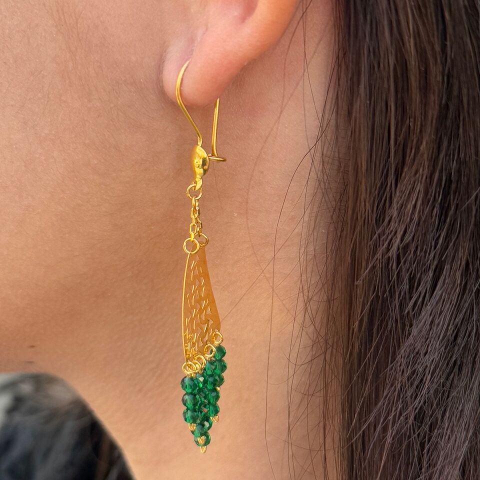 22 AYAR YEŞİL TAŞLI ÖZEL TASARIM SALLANTILI AKITMA KÜPE