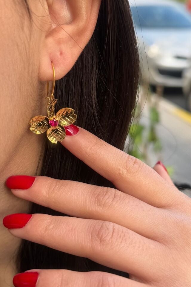 22 AYAR KIRMIZI TAŞLI ÖZEL TASARIM LOTUS KÜPE